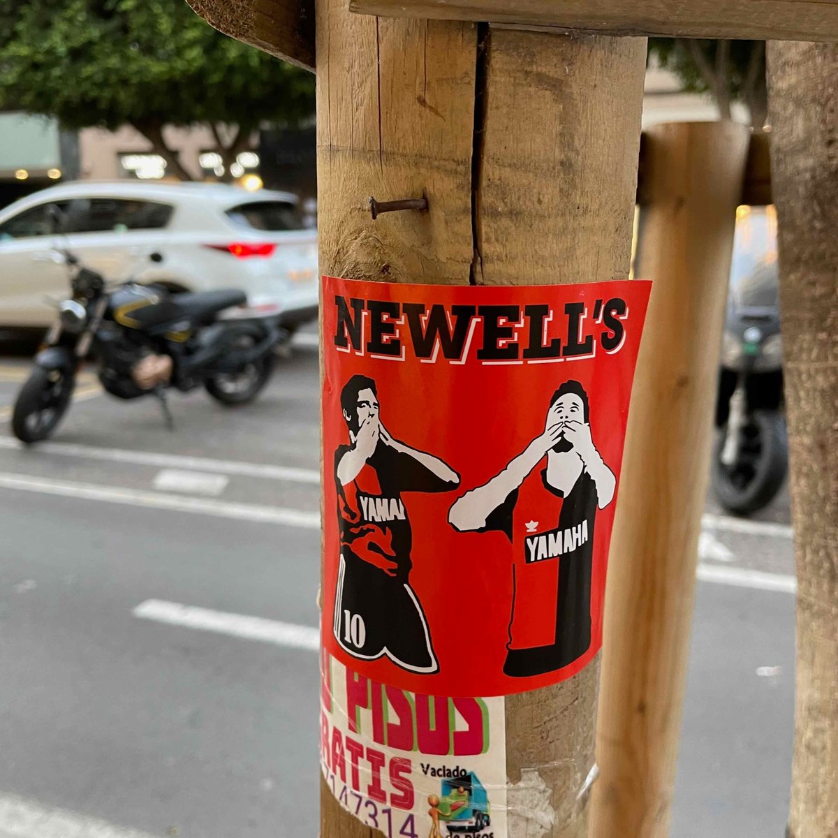 🇦🇷 Newell's Old Boys
@Newells @NewellsEnglish @Newells_en @twnewells @NewellsClub @leprososoy @golnewells
#VamosNewells #Newells #HoyJuegaNewells
#ultrasstickers #footballstickers #footballculture #Ultras #StickerHunting