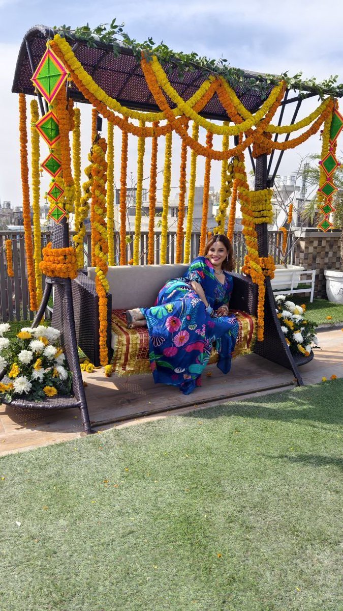My blue lehenga is a floral masterpiece come to life.🦋🩵

#lehenga #saree #fashion #indianwedding #indianwear #ethnicwear #wedding #indianfashion #lehengalove #traditional  #sareelove #sarees  #style #instafashion  #weddinglehenga #love #india #partywear #kanikamaheshwari