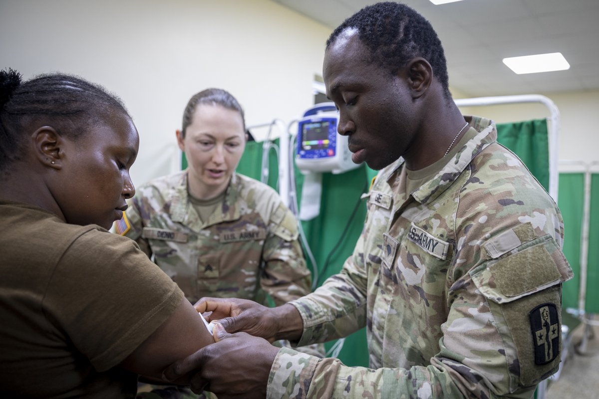 🧵 | Originally a physician from Nigeria, @USArmy Spc. Israel Osagie felt emotional about returning to Africa 🌍 for exercise #JustifiedAccord. 'I'm here to give back to my continent,' said Osagie, a practical nursing specialist with @807thmcds. #KnowYourMil