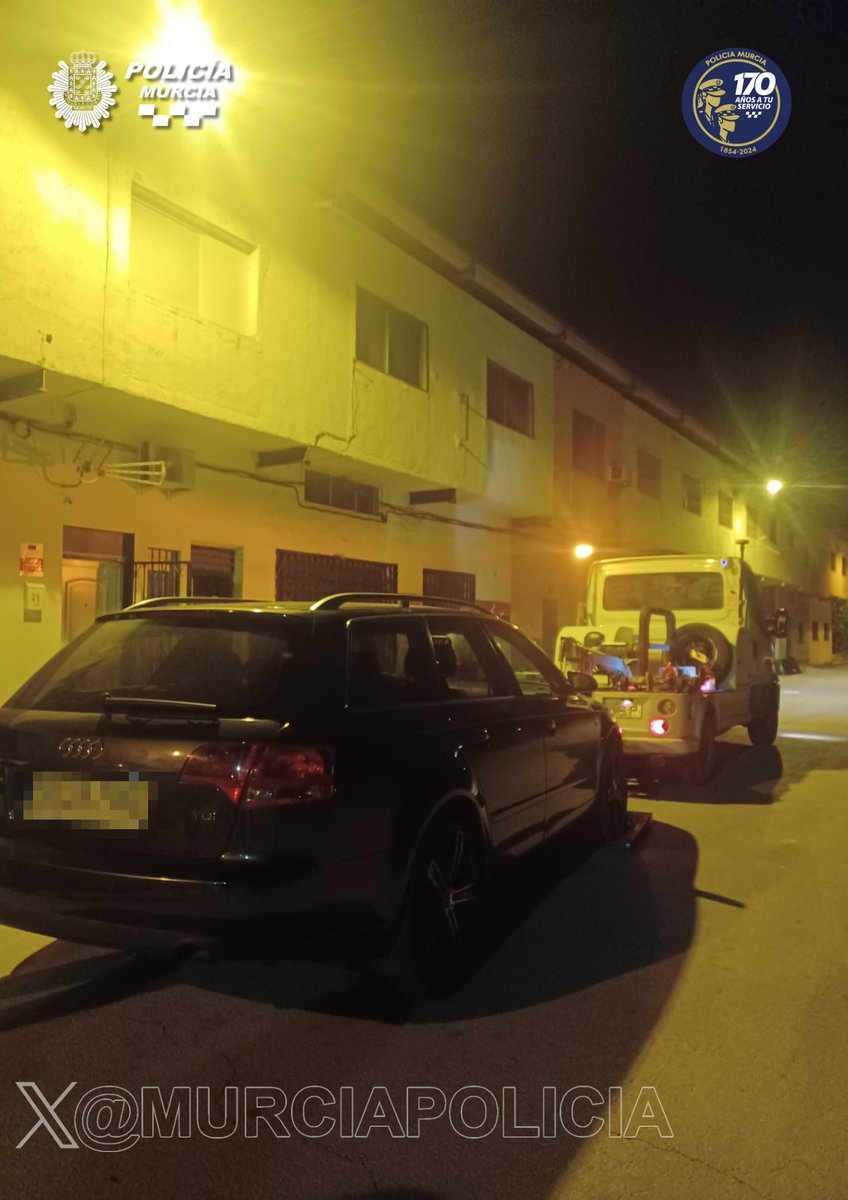 MurciaPolicia's tweet image. 🚨 Anoche, unidad en La Alberca interceptó un 🚗 en Aljucer. Tras verificar, se descubrió la falta de seguro e ITV caducada.
Se ✍️3 denuncias a los ocupantes por portar armas blancas fuera de lugares permitidos.
 En el 🚗: 3 pasamontañas, una piedra de gran tamaño y armas blancas