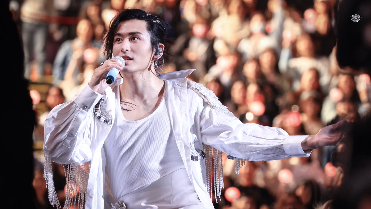 JJZH_0511's tweet photo. 𝟐𝟎𝟐𝟒𝟎𝟐𝟏𝟔𝐇𝐊

笔心❤️

#ZhangZhehan张哲瀚 #张哲瀚 #張哲瀚 #ZZH #チャンジャーハン #장철한 #장저한 #จางเจ๋อฮั่น #TheRealZhangZhehan #ZhangSanjian https://t.co/MIe8fbht7o