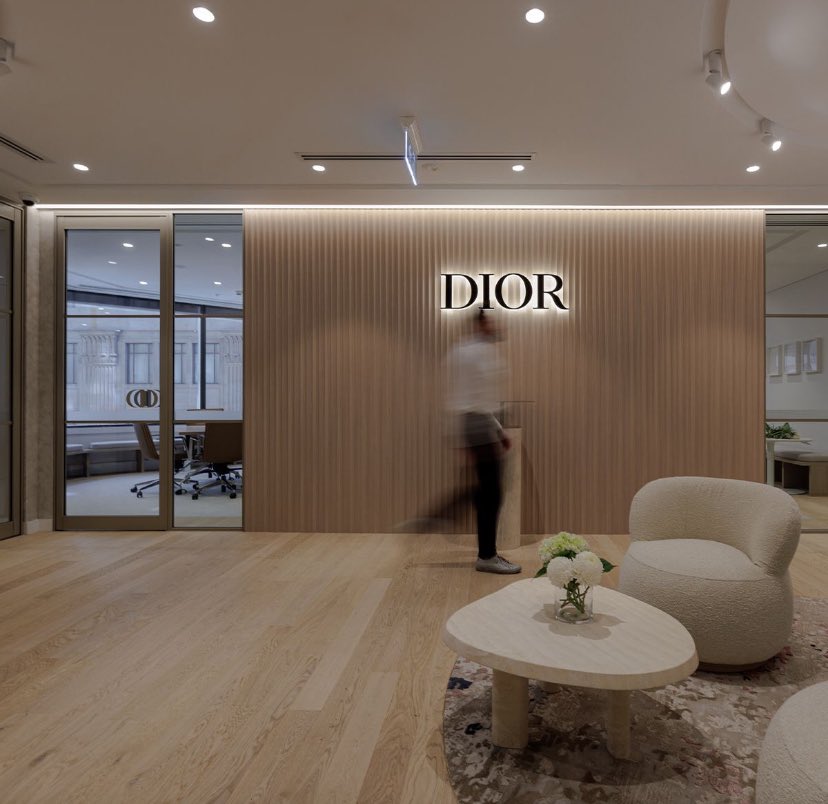 An impressive collaboration perfectly executed! Havwoods showcases its paragon in timber flooring with Dior’s new floors, delivering an unparalleled ambience of opulence and professionalism.

#Havwoods #officedesign #dior #officespacedesign #timberfloors
