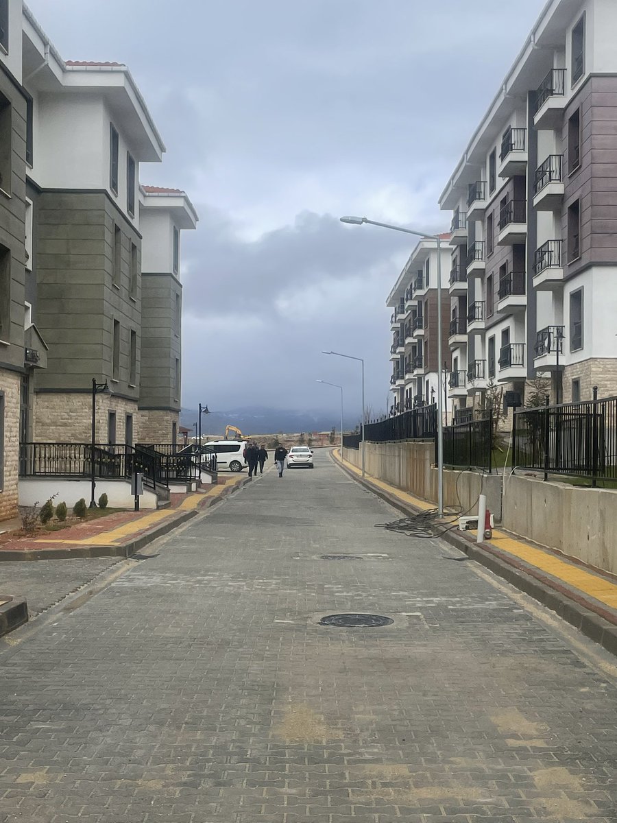 Yapımı <a href="/Toki_Kurumsal/">TOKİ</a> tarafından tamamlanan 142 adet konutun ilk etabının anahtar teslim törenine katıldık başta Sayın <a href="/tcbestepe/">T.C. Cumhurbaşkanlığı</a> <a href="/RTErdogan/">Recep Tayyip Erdoğan</a> olmak üzere tüm emeği geçenlere hak sahipleri ve ilçemiz adına şükranlarımı sunarım <a href="/oerdem42/">Orhan Erdem</a> <a href="/mustafaakis/">Mustafa Akış</a> <a href="/HasanAngiHA/">Hasan Angı</a> 
#hüyüktoki