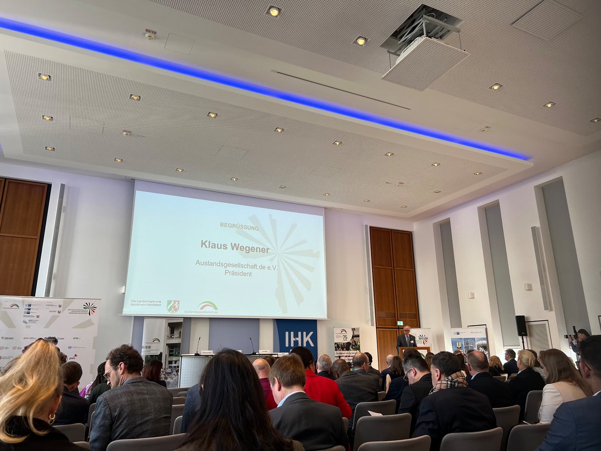 Es ist soweit! Heute findet das 8. Deutsch-Afrikanische Wirtschaftsforum NRW in Dortmund statt. Klaus Wegener (Präsident der Auslandsgesellschaft.de) begrüßet alle Gäste zum #DAWF2024. Ein Tag voller interessanter Einblicke liegt vor uns. #AfrikaForumNRW #AgDortmund