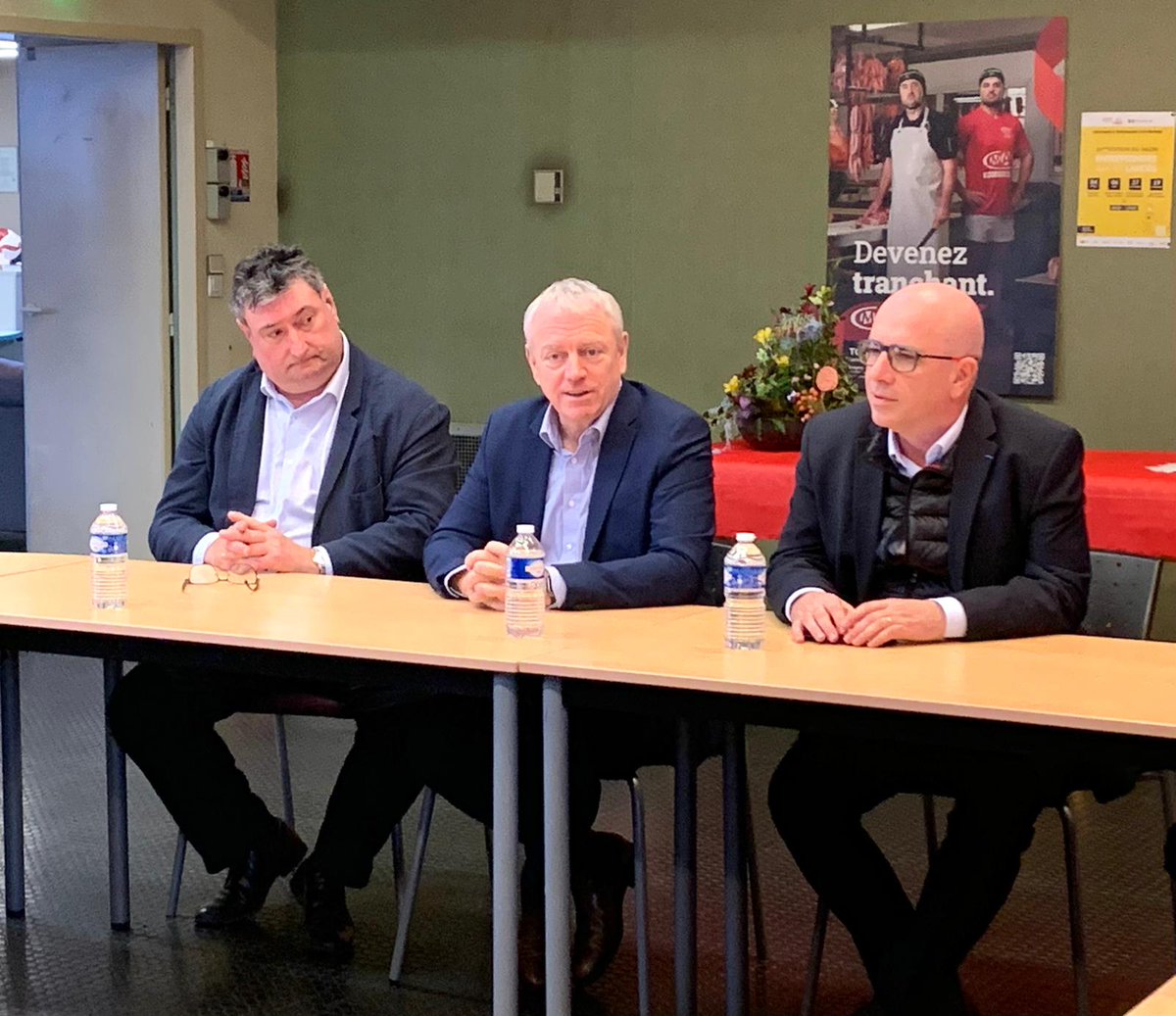 📍En amont du #8mars, <a href="/JoelFourny/">Joël Fourny</a> se déplace en Nouvelle-Aquitaine à la rencontre de cheffes d'entreprise et apprenties du centre de formation de la #CMA aux côtés de <a href="/ggomez_cma/">Gérard Gomez</a> et Patrice Lartigue, pdt CMA 40  📷 #ArtisansdelanouvelleEconomie