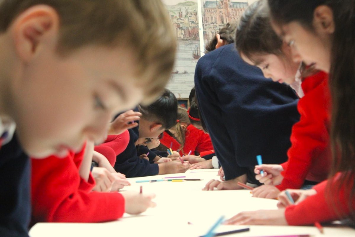 Yesterday, our Year 2 pupils were captivated by the Trunk Theatre Company! They brought 'The Great Fire of London' to life, taking us on a journey through the historic events of 1666. It was an immersive experience through the fiery streets of London, uncovering tales of the past