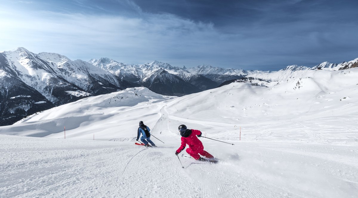 Do you love skiing and don't want the winter to be over soon? Don't worry, the ski season in Switzerland is not over yet! 🎿❄️ Here you can explore the highest ski destinations in Switzerland ➡️ myswitzerland.com/en-ch/destinat… 📍Aletsch Arena, Valais