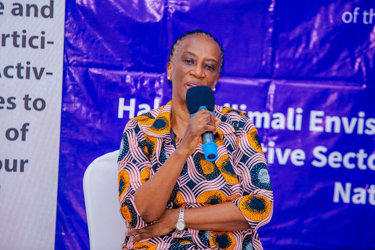 Injinia Theonestina Mwasha kutoka <a href="/fadevtz/">Foundation for ASM Development (FADev)</a> akitoa jambo kwenye Kongamano kuelekea kilele cha siku ya wanawake duniani.

#IWD2024 
#InvestInWomen
#InspireInclusion