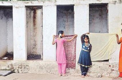 andhraa360's tweet image. బాబు హయాములో బాత్రూం లేని దుస్థితి!

#AndhraPradesh #APschools