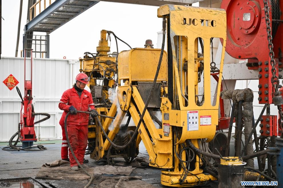 french_renmin's tweet image. Le forage d&apos;un #puits superprofond dans la région autonome ouïgoure du #Xinjiang, dans le nord-ouest de la Chine, a dépassé les 10.000 mètres lundi après-midi, marquant une percée dans l&apos;exploration profonde de la Terre dans le pays.