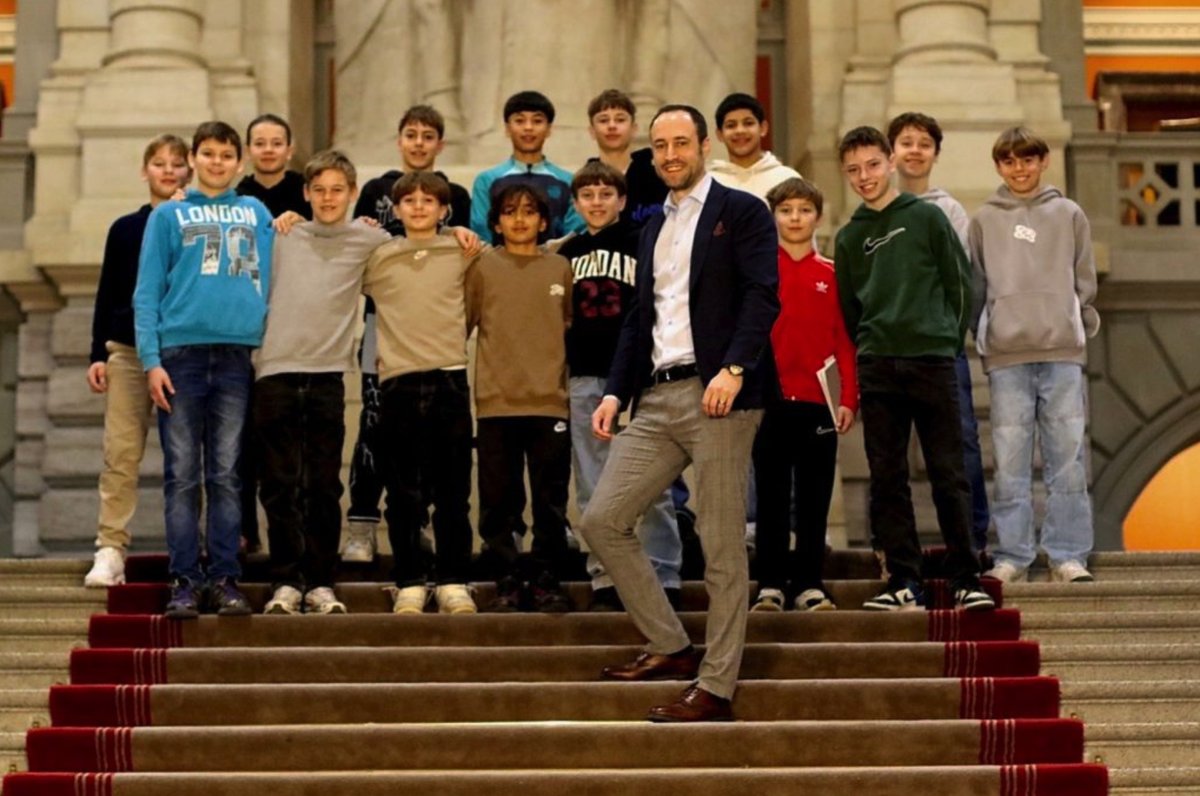 Das war grossartig: #Sportler-Klasse besucht das #Bundeshaus 

laenggasse-felsenau.ch/2024/03/sportl…