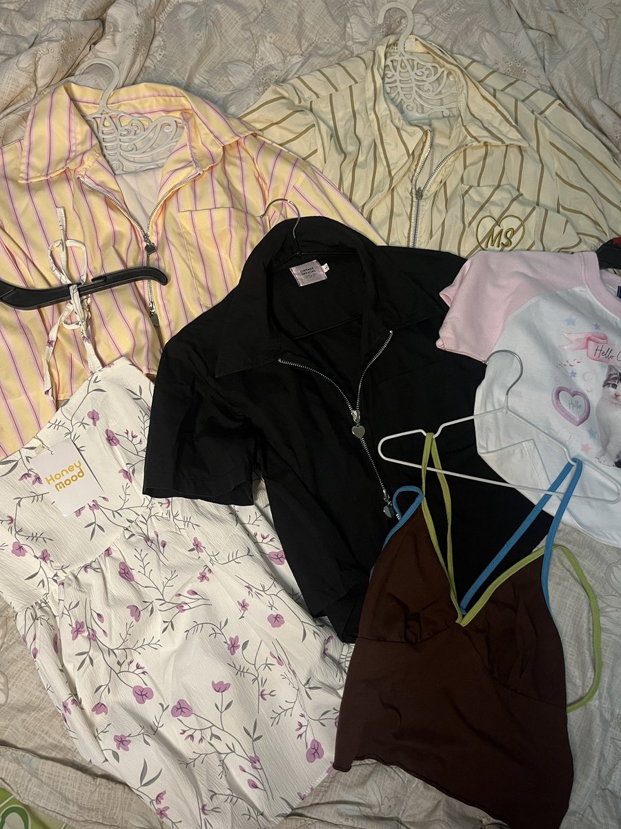 PttyMm's tweet photo. ส่งต่อเริ่ม20บาท! ครอป เดรส เซตกระโปรง กางเกง มีทุกงาน ซินเทจ ป้ายเค ลงวันนี้18:00 ปักรีฟอลเหมาส่ง50ไม่ปักรีฟอล40+5

#เสื้อผ้ามือสอง #ส่งต่อเสื้อผ้ามือ2 #ส่งต่อเสื้อผ้ามือสองสภาพดี #ส่งต่อเสื้อผ้ามือสองราคาถูก #ส่งต่อเสื้อผ้าราคาถูก #โล๊ะตู้ #โล๊ะตู้เสื้อผ้า #stylistshop #vgh https://t.co/PflnzebUHB