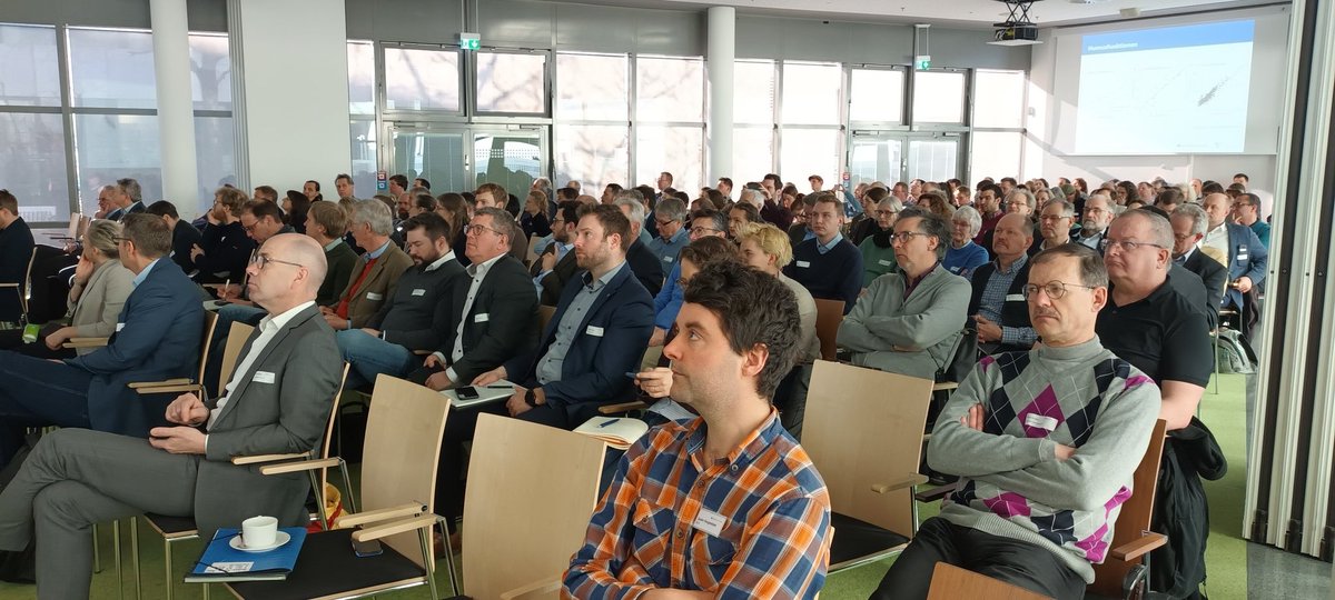 SueEhlerding's tweet image. Gespannte Aufmerksamkeit beim Vortrag von Axel Don vom Thünen-Institut zum Thema Humusaufbau #HumusKlimaNetz