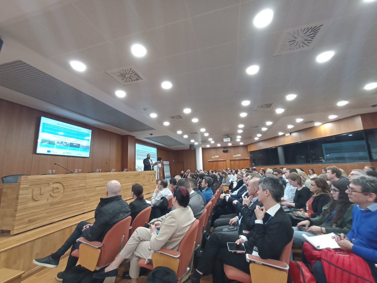 🌍Hoy en #Valencia está ocurriendo algo que puede cambiar la #agricultura en los próximos años. En el #CarbonFarmingSummit vamos a discutir como serán los #carbonmarkets en 🇪🇺 para el sector agrícola y forestal. 
Emocionante👏
#ShapeTheFuture
#CarbonFarming
#CultivaCarbono