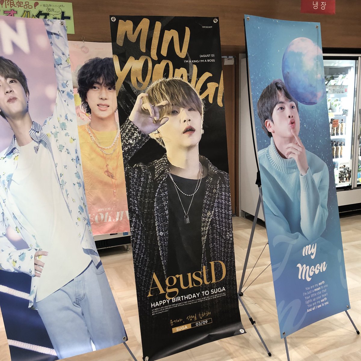 ソウルマートです🇰🇷

BTS SUGA のセンイルイベントを9日10日に開催します💜

カフェでセンイルセットをご注文の方にはスローガンセットからどれでも好きなもの2つプレゼントします‼️
先着順になります🙇‍♀️

お待ちしてます😆

#bts #SUGA #防弾少年団 #ユンギ