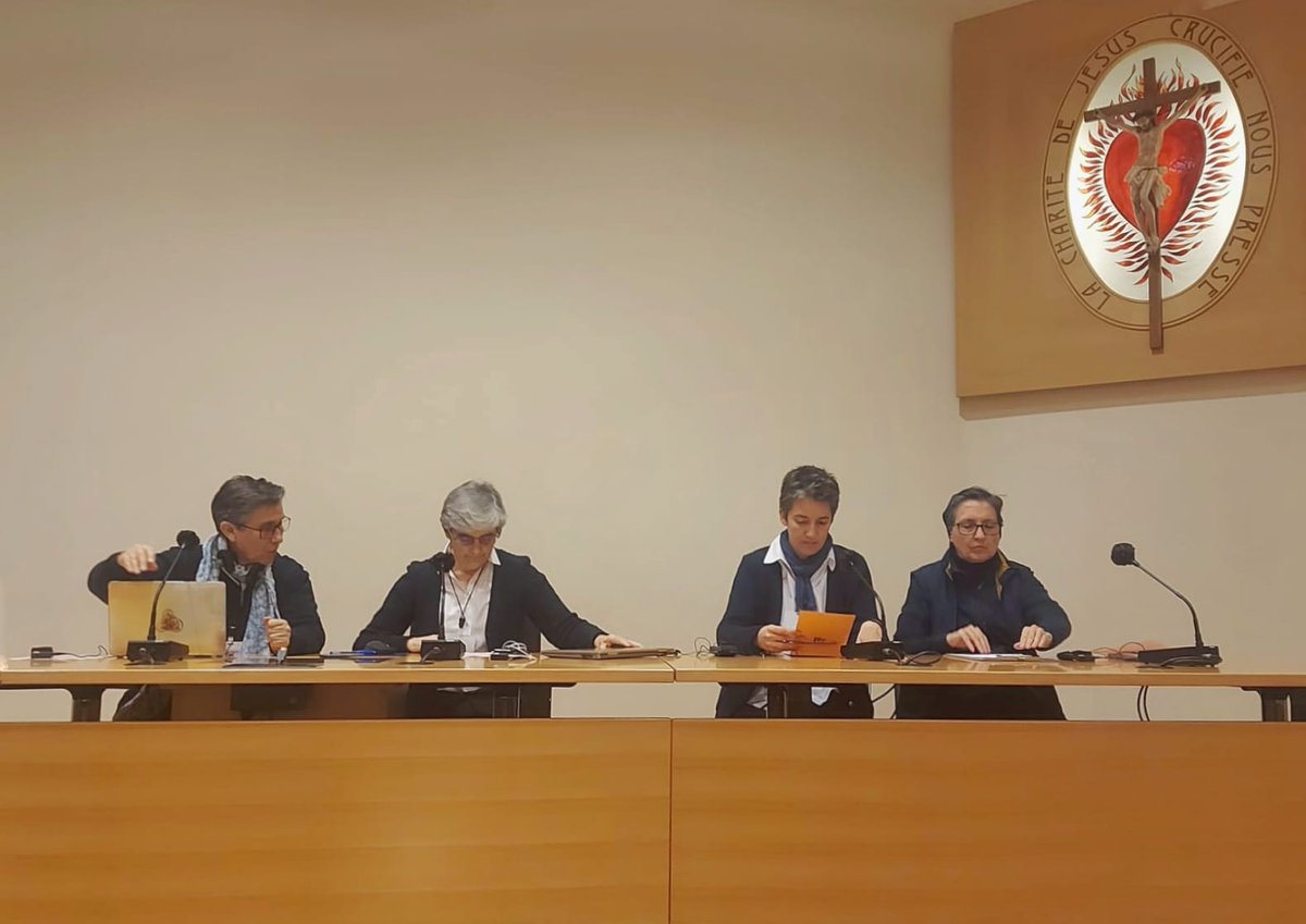 🔜 Sor Françoise Petit, Superiora general, ha alentado, con sus motivadoras palabras, a la Comisión de #PastoralVocacional de las Provincias de #Europa, reunidas en la Casa Madre, a soñar y abrir nuevos caminos que muestren a los #jóvenes la grandeza de nuestra vocación ❤️‍🔥.