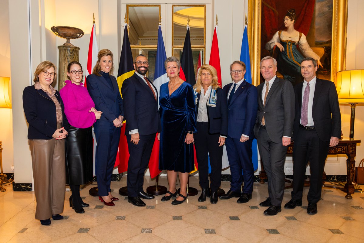 Pleased to welcome Home Secretary @JamesCleverly to Brussels for a 🇬🇧-hosted meeting of the Calais Group earlier this week. Constructive meetings with partners from the 🇪🇺, 🇫🇷, 🇧🇪, 🇩🇪 and 🇳🇱 on progressing joint efforts to tackle illegal migration.