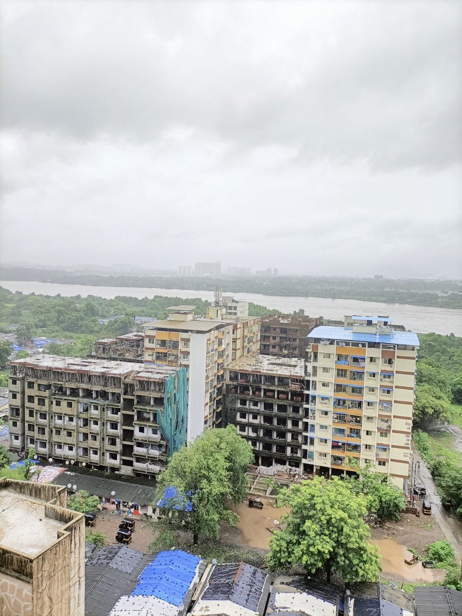 @InduIAS16 @KDMCOfficial - Unauthorized housing project in Dombivali West, Kumbhar Khan Pada, green belt along Ulhas Bay, whole project declared unauthorized, why action is being taken only for show, who is providing protection - @MAHA_UDD @CMOMaharashtra @PMOIndia @abpmajhatv