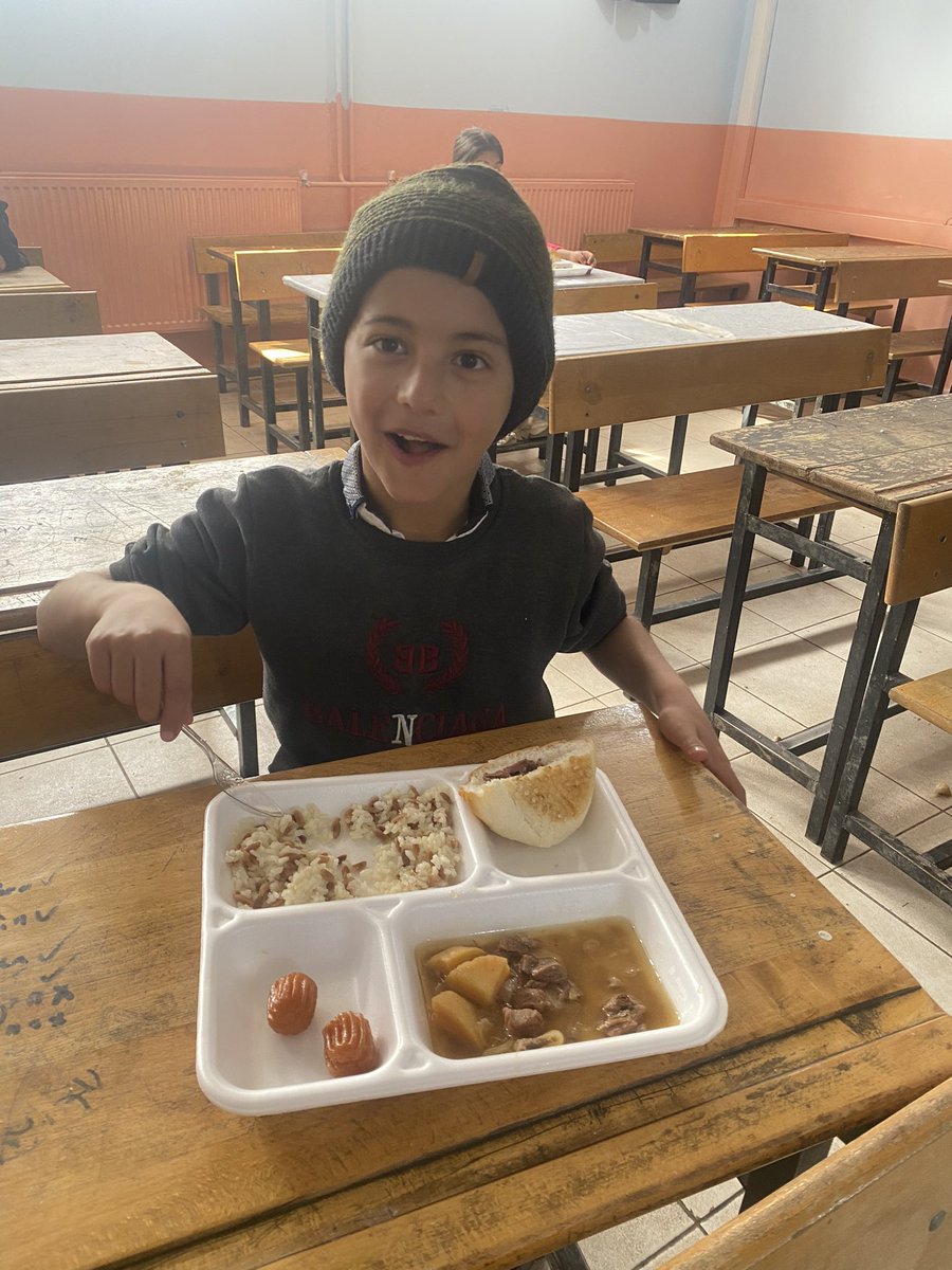 Okulumuza taşıma yoluyla gelen öğrencilere yemek hizmeti veren <a href="/kzltepeogretmen/">KIZILTEPE ÖĞRETMENEVİ ve ASO MÜDÜRLÜĞÜ</a> evine teşekkür ederiz .
<a href="/tcmeb/">Millî Eğitim Bakanlığı</a> 
<a href="/Murat69_Demir/">Murat Demir</a> 
<a href="/akadirgms/">Abdulkadir Gümüş</a> 
<a href="/M_HadiGokdemir/">Hadi Gökdemir</a> 
<a href="/MehmetGuc_/">Mehmet Güç</a>