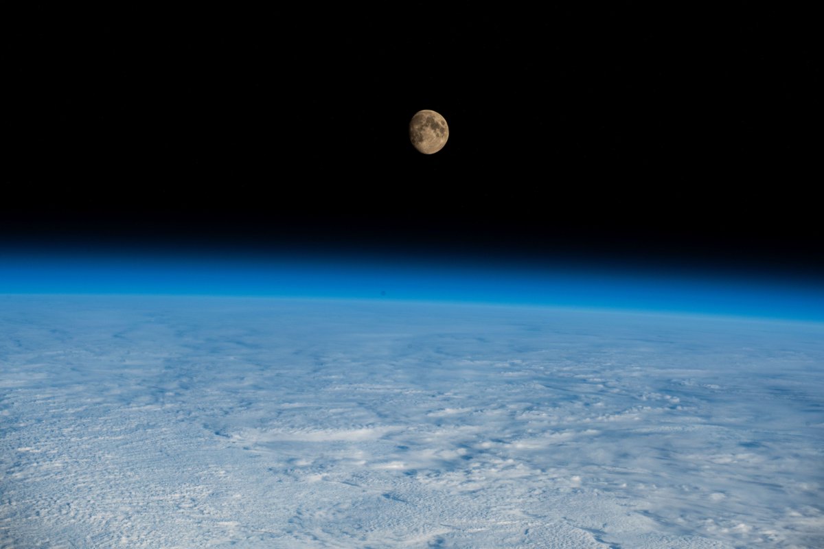 国際宇宙ステーションから見た月 The Moon seen from the International Space Station.