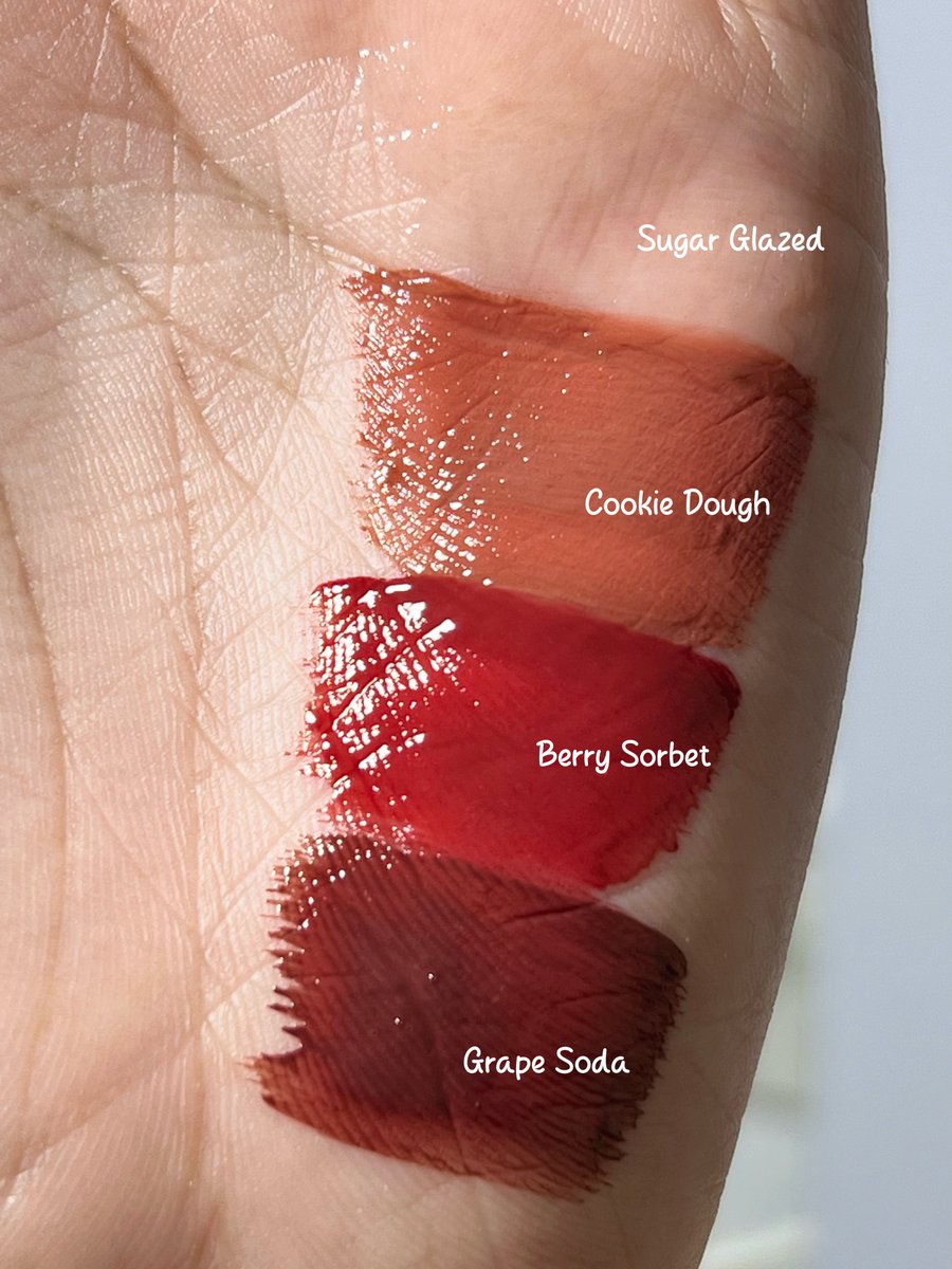 Ada yang mau Liptint Feyrely juga??
Aku mau bagiin buat kalian! 

Caranya gampang! 

Cuman Follow aku
RT &amp; like tweet ini &amp; dan thread dibawah 
reply “Mau (pilihan shade) dong fi” 

gitu ajaaa, good luck 🍀🤞