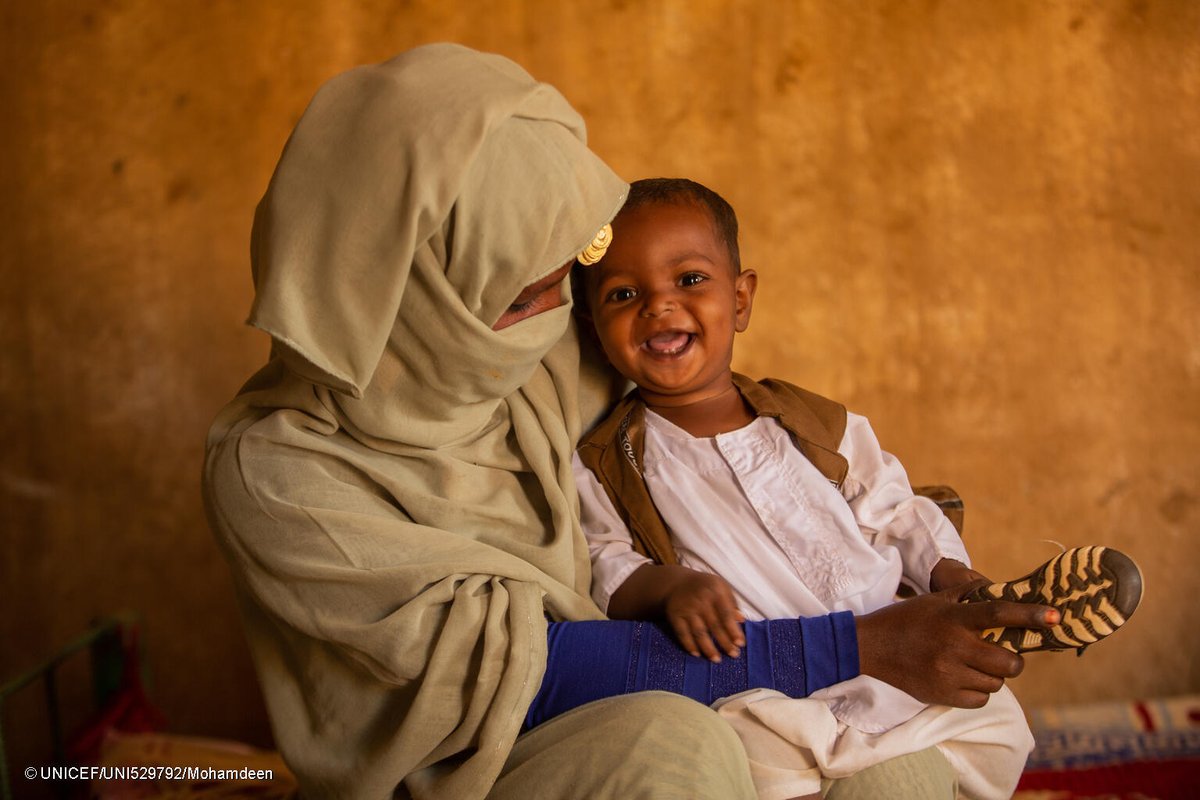 UNICEFSudan's tweet image. "His weight increased. His health improved." Medina, the mother of 9-month-old Muhammed, shares positive impact of UNICEF's complementary feeding bowl programme funded by @DutchMFA.

#NoTimeToWaste programme equips mothers with healthy feeding practices to prevent malnutrition.