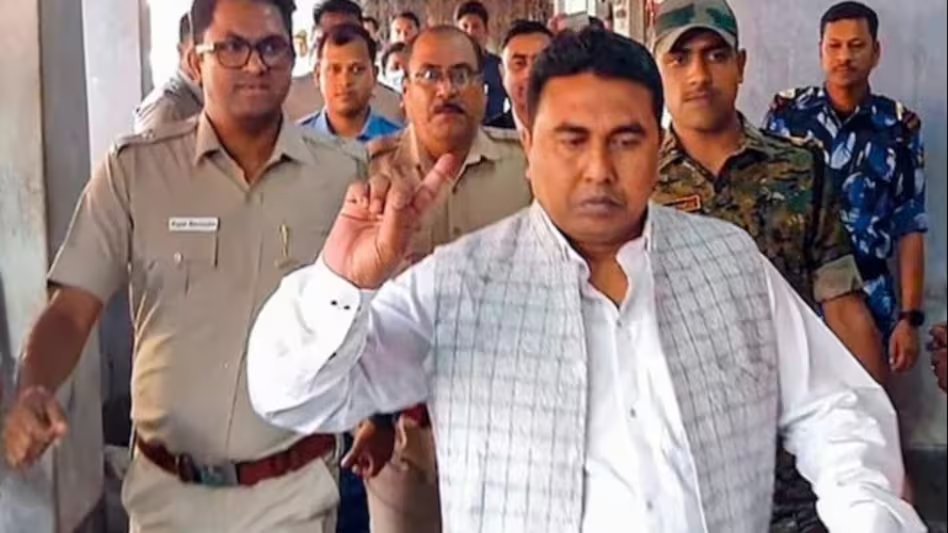 High Court orders CBI to be handed over Shahjahan Sheikh by 4:15 PM today in Sandeshkhali case. Earlier, Mamata govt's appeal for immediate relief from Supreme Court was denied. #SandeshkhaliCase #ShahjahanSheikh #CBI #HighCourtOrder