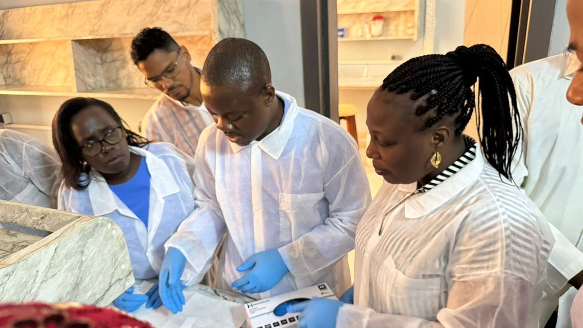 @PDNA11 GEME training of NMCP Technical staff day 2. Trainees are in the newly refurbished PDNA labs to experiment DBS sample collection and DNA extraction. Learning by doing in action @gatesfoundation @EsteeTorok @DrSimonHarris @SciforAfrica