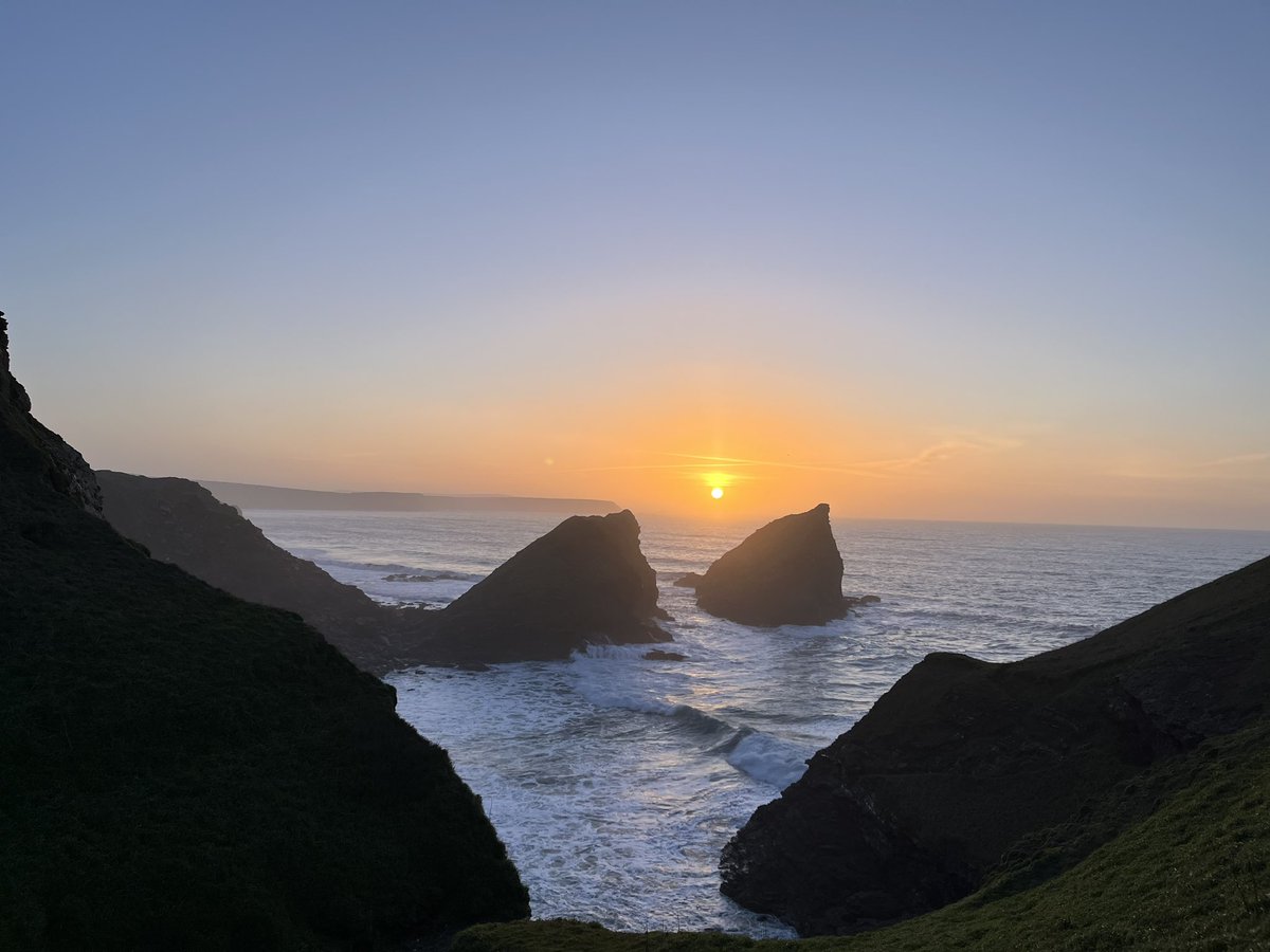 Tonight: world premiere of @LukeStylesMusic Fault Lines, the first in this week’s run of shows with @BSOrchestra in Cornwall. + post-dress rehearsal cliff top run with a beautiful sunset on the return..