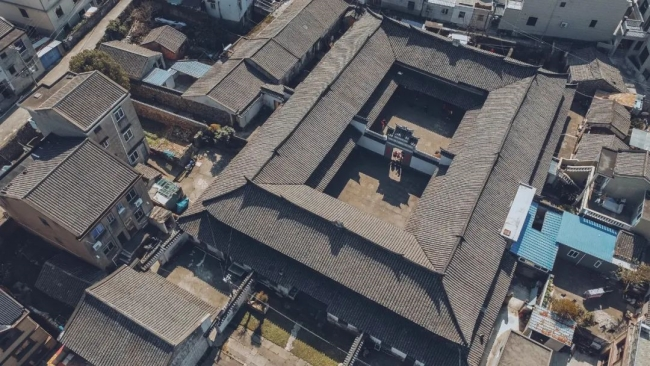 MeetZhoushan's tweet photo. Scattered throughout #Putuo district in #Zhoushan, #Zhejiang province are ancient buildings that exude captivating beauty and encapsulate a rich cultural #heritage. Here are a few of the highlights. https://t.co/UPUrluoSmD