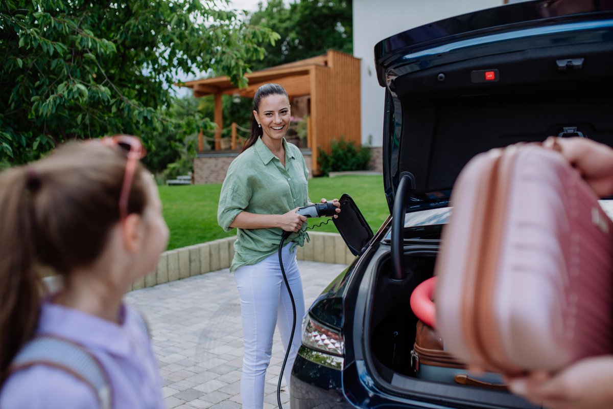 Confused about where EV charging software fits into your EV transition? 🤔 You don’t have to be! We cover the basics of what home EV charging software can do for you in our latest article, linked below 👇 hubs.la/Q02n8vZz0 #EV #EVCharging #NetZero