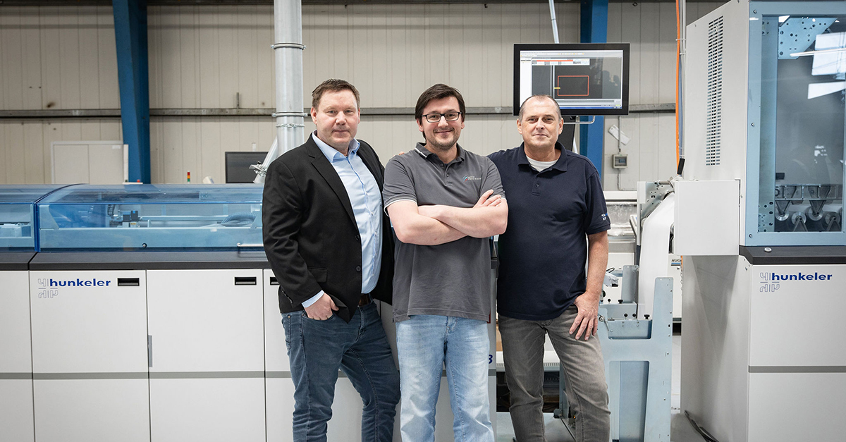 Hunkeler is proud to be the supplier of choice for the first installed new Ricoh VC80000 Beta press at Sattler Media Group in Germany.🙏 🔗 Visit our website for more information on the DynaCut: hunkeler.ch/en/innovations… #RicohEuropeGC @RicohEuropeGC #sattlermediagroup #hunkeler