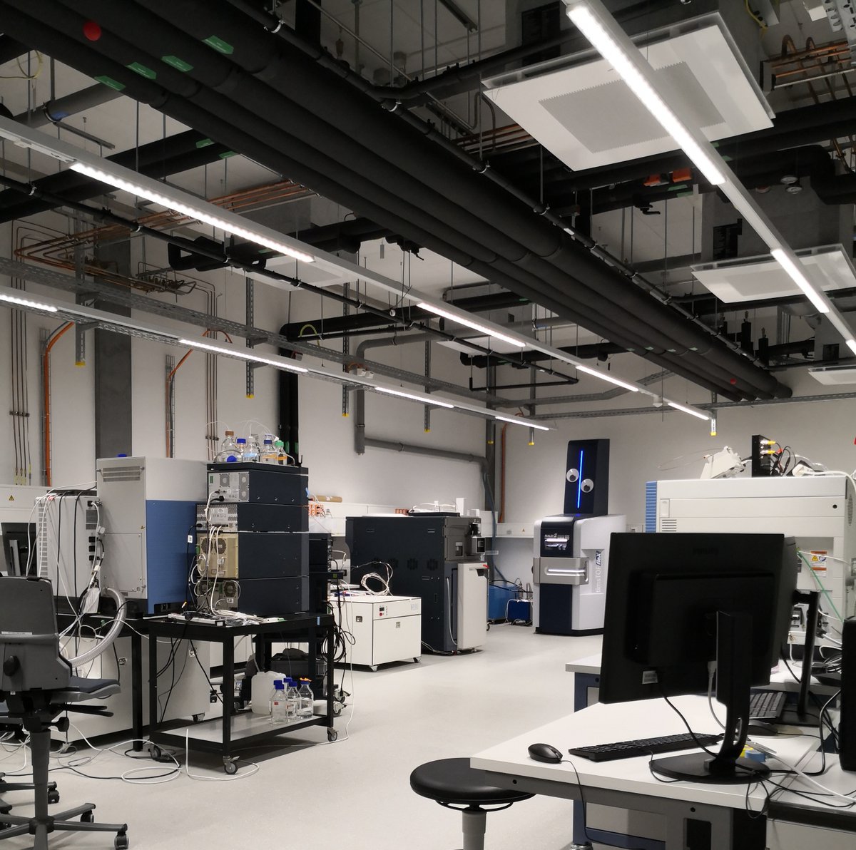 🧬Today we are introducing Cure4Aqua partner <a href="/FGCZ_EN/">FGCZ</a>

🦠FGCZ has contributed to identifying and characterizing emerging fish pathogens through metagenome sequencing of infected tissues. In Cure4Aqua, they're involved in -omics services in all WP's.

Check out their facilities ⬇