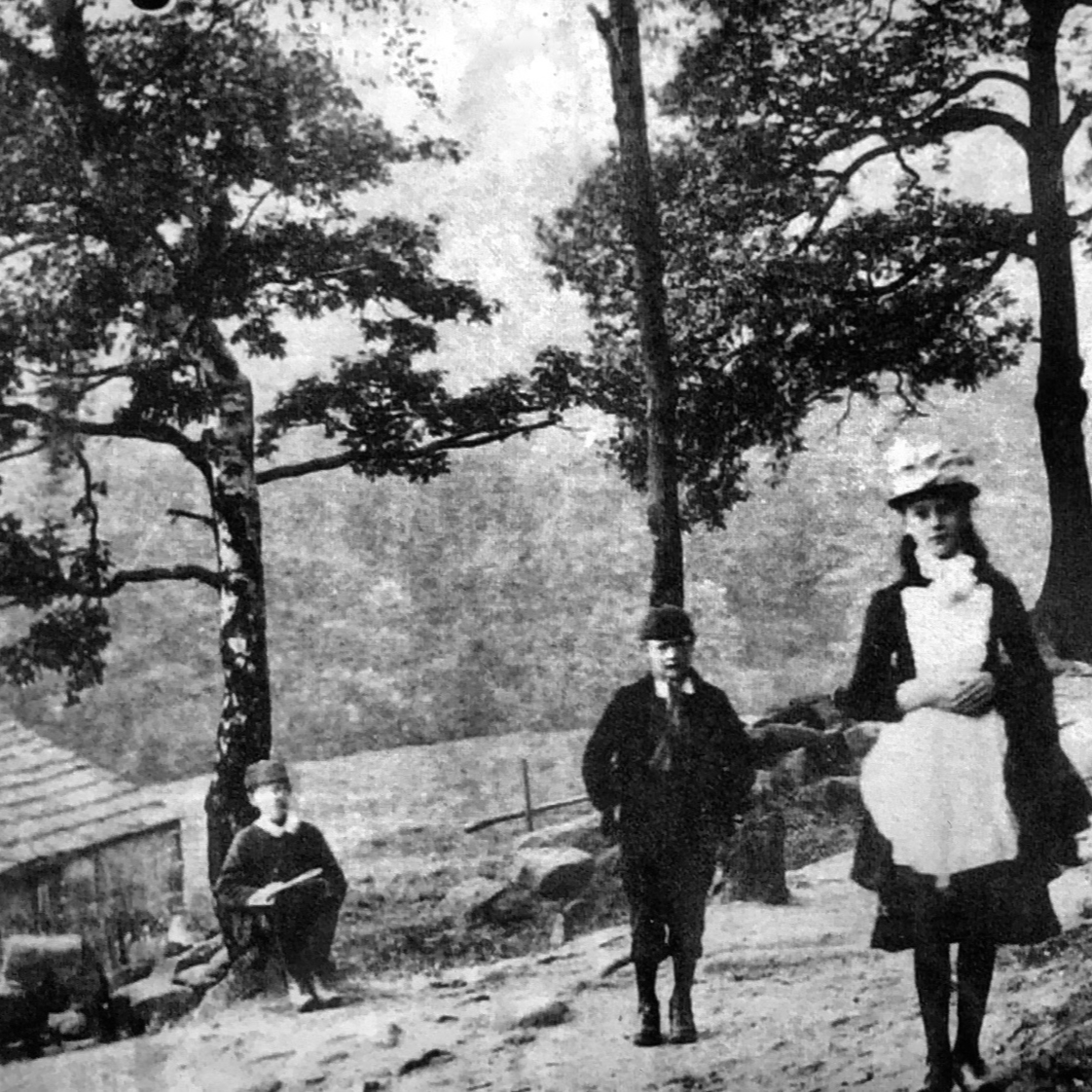 A couple of weeks ago for our Walk Active group, Lloyd took the walkers to the beautiful Meanwood park. He also found a picture from 1910 of people stood in the exact same spot as some of the walkers - and it's amazing to see how much has remained intact! 🌳 #leedswalks