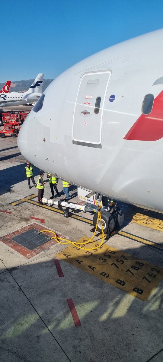 Sr_JOF's tweet photo. Es de agradecer que @AmericanAir, la compañía aérea más grande del mundo, tenga opción del menú en catalán en sus pantallas individuales a bordo.
Gràcies ❤️. https://t.co/hY5l3EFBn7