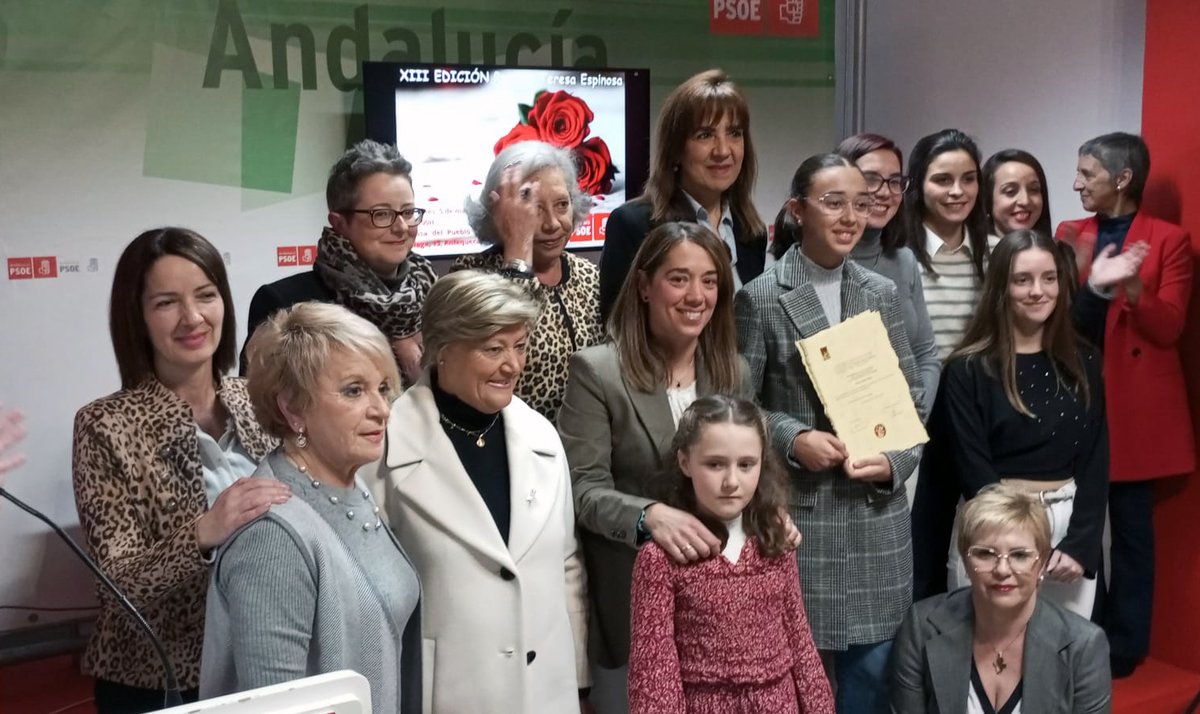 AntequeraSocial's tweet photo. Las mujeres trabajadoras y voluntarias de la Asociación Casas de Asís reciben una de las distinciones “Teresa Espinosa” por parte de la Agrupación Local del PSOE de Antequera en su XIII edición.

https://t.co/cD6NEzSOT9 https://t.co/8V8mXAi7KV