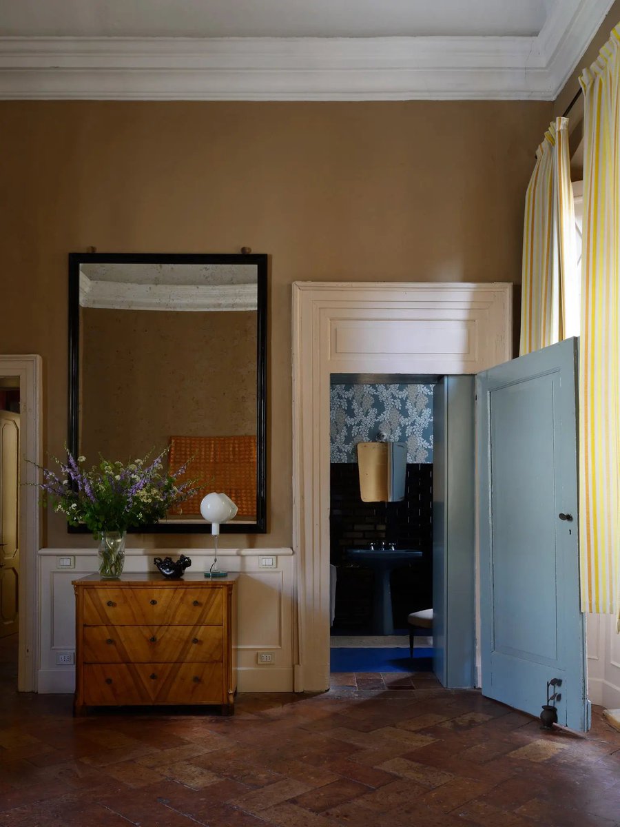 thatssohaute's tweet photo. luca guadagnino’s old apartment in northern italy https://t.co/42MMeObnLo