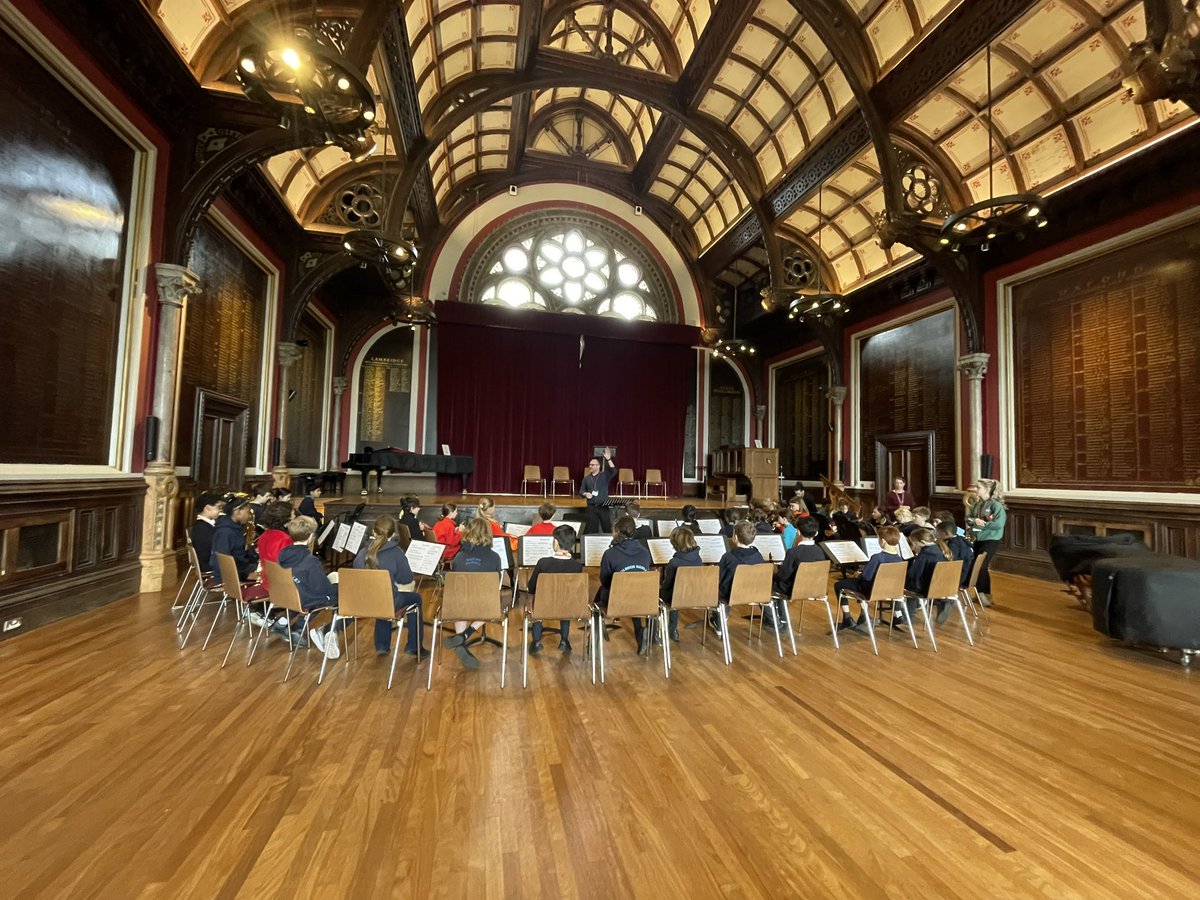 Our Music Mentors are collaborating with pupils from @TCSDulwich, @CDPS_Southwark, @TheBelham & @LyndhurstSE5 to create a piece of music in the Great Hall of @DulwichCollege @CharterArts_ @Charter_Trust