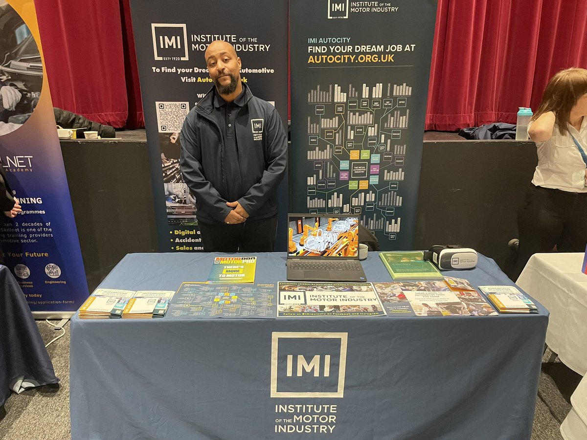 Hopinto_herts's tweet photo. Come along to #GenerationBroxbourne twilight session this afternoon and meet employers, providers and exhibitors including @SkillnetAA ,@The_IMI @oaklandscollege @HanburyManor learn about the many great local opportunities available in #Broxbourne @BroxbourneBC https://t.co/RnpqTHYY3j