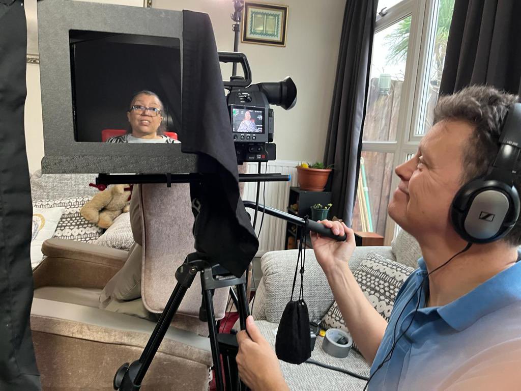 magicvideobox's tweet image. We are really happy to be filming a new project for social prescribing with the MVB!🎥✨

#newproject #eyecontactfilming #interviewfilming #directtolens #documentaries #magicvideobox
