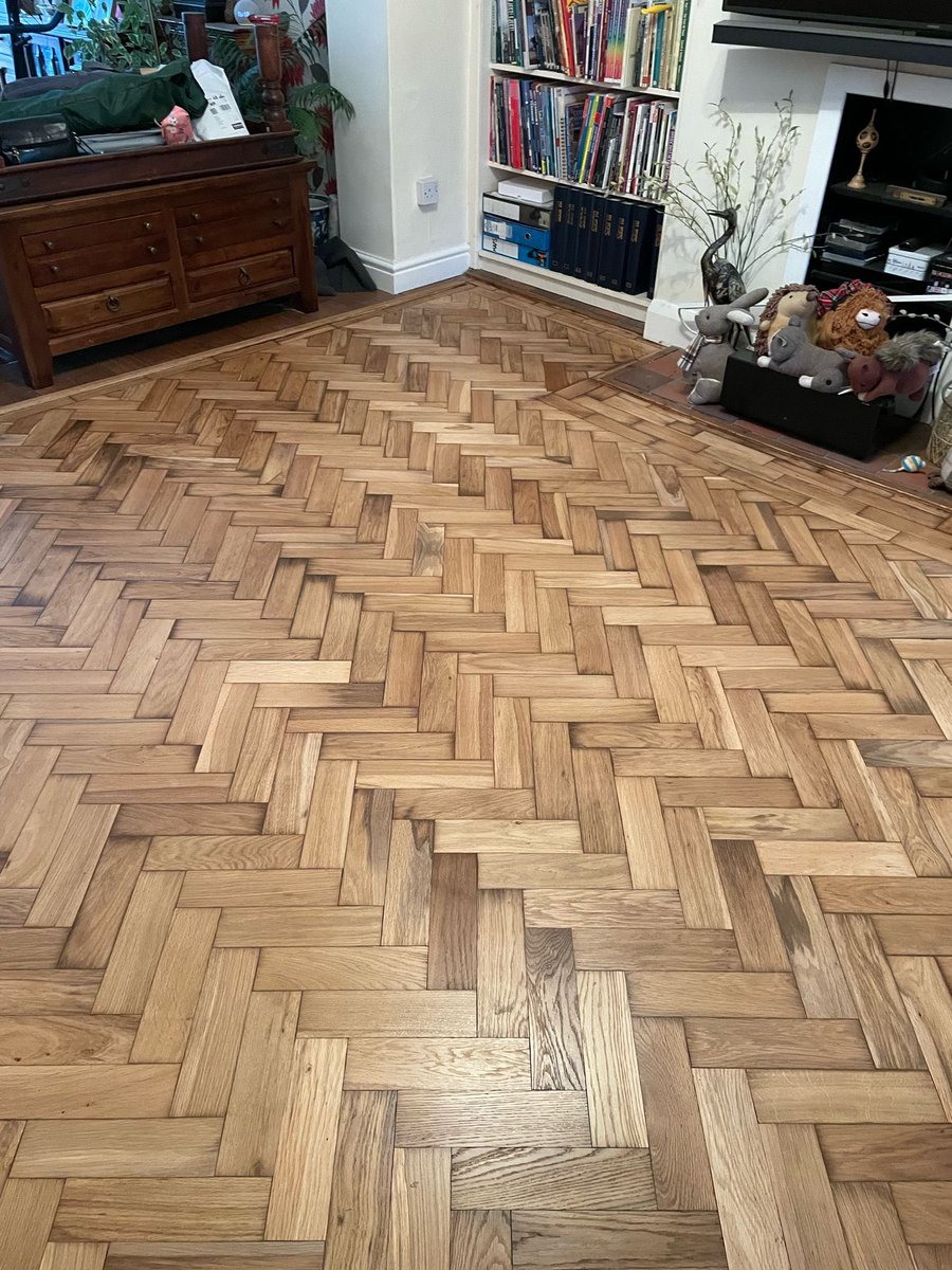 Another room with Oak Parquet wood flooring for this customer. Once we reinstalled the blocks, we sanded them smooth and finished off with a 3 coat #green lacquer system.
#renovation 
#restoration 
#wood 
#flooring 
#plymouth
#devon
#cornwall