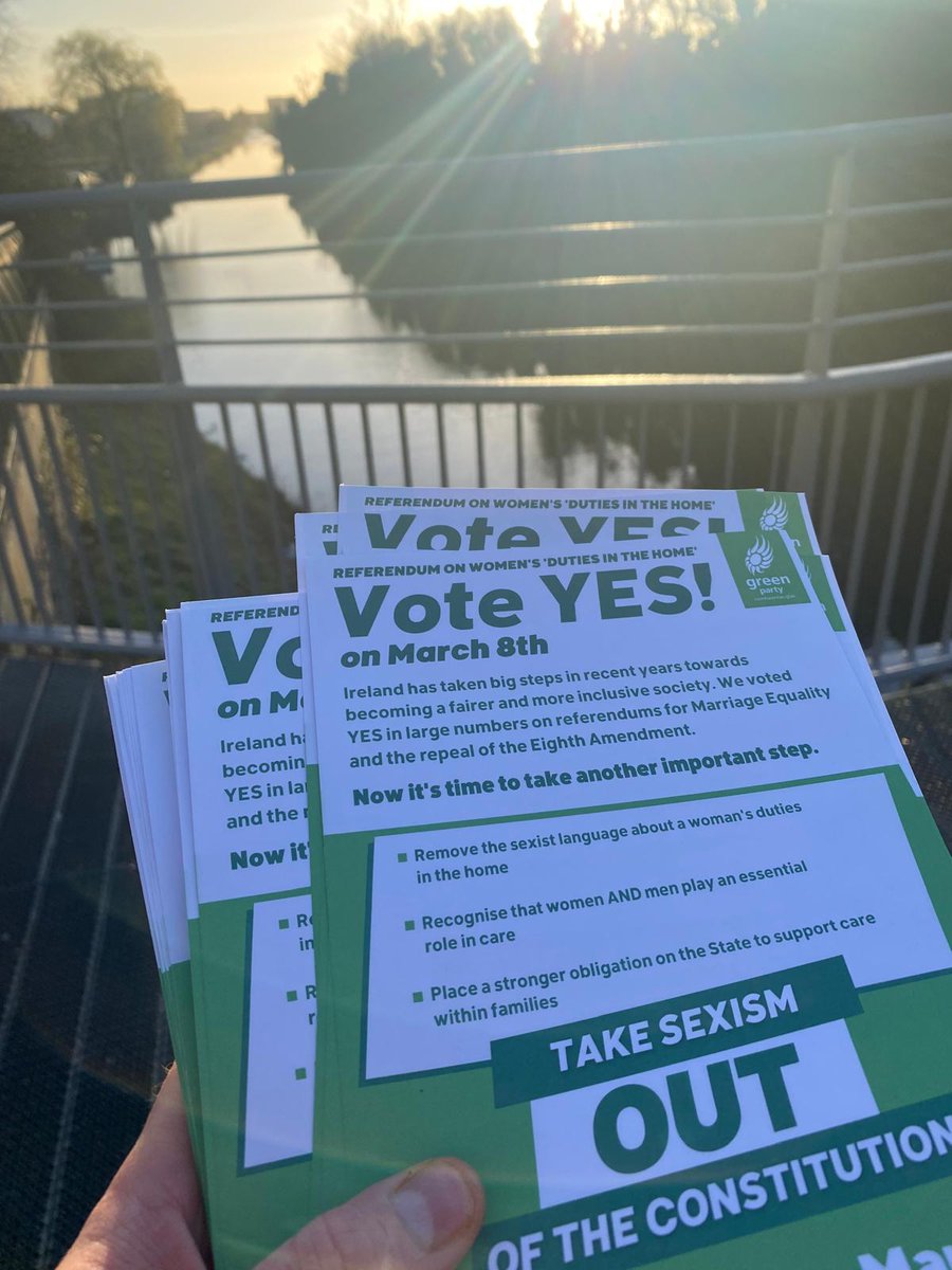 Reminding commuters in Ashtown this morning that we’re just two days away from the opportunity to modernise our Constitution. #VoteYesYes