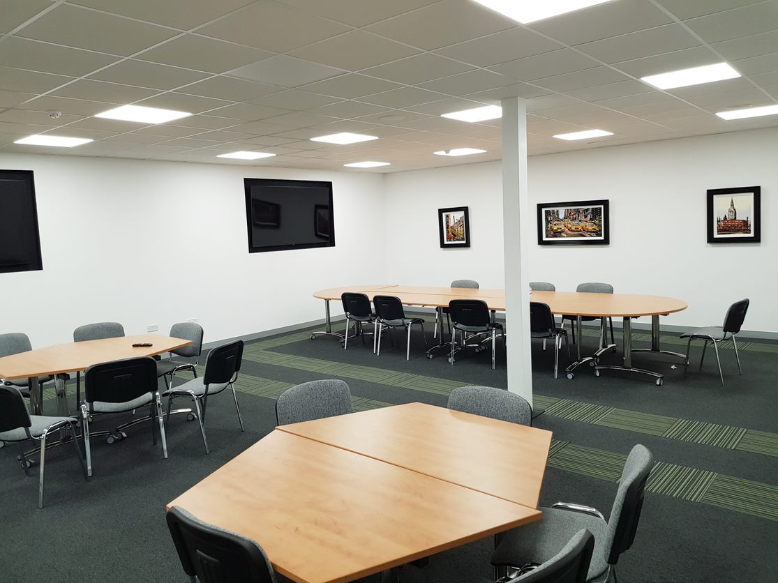 We've had a last minute cancellation for next week - give us a call if you are looking for the perfect meeting room near #Wokingham! 0118 977 8599 #meetingroom #berkshirebusiness #berkshire #networking #meeting