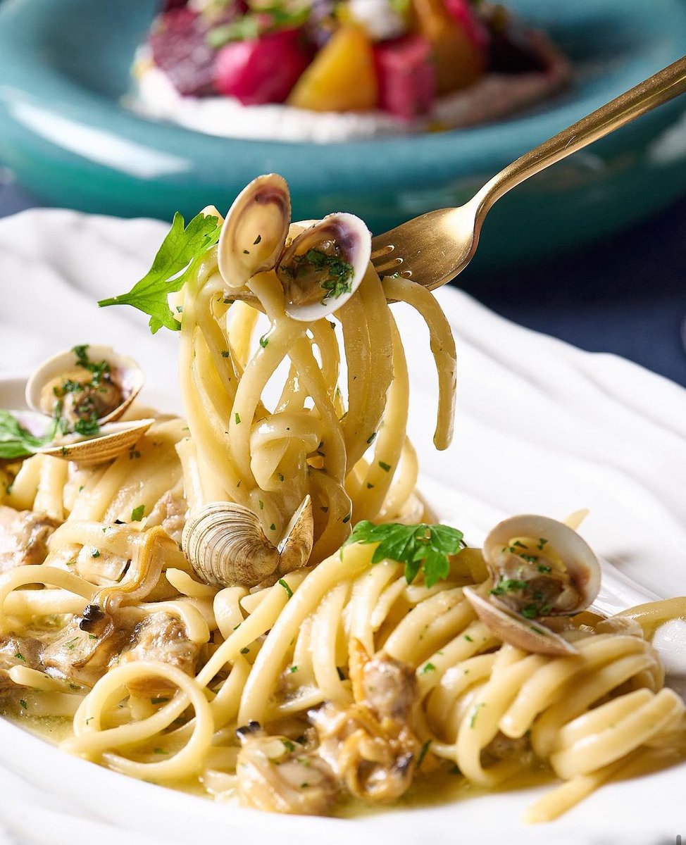 Indulge in an Italian masterpiece at Cinque Studio at FIVE Zurich ✨  Gragnano pasta, the freshest clams, and the richness of premium Sardinian bottarga from Cabras in every bite 🍝

For bookings, call +41 44 456 55 55

#discoverfive #vibeatfive #fivezurich #italian