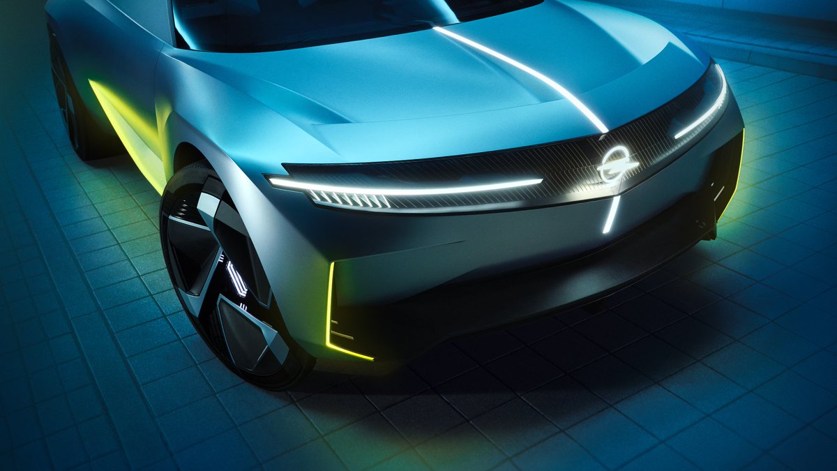 OpelTurkiye's tweet photo. Maksimum seviyede detoks! Geleceğe odaklan ve ışığı takip et.
#PaintingWithLight #Opel #GermanEnergy https://t.co/Fq1PgduOaK