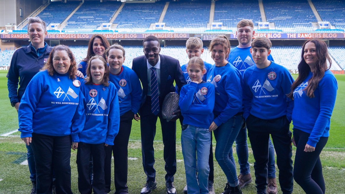 We were delighted to host two families of fallen US & British military heroes last week as part of a @TAPSorg programme supporting military families, culminating in the children leading the teams out at Ibrox on 2nd March. Full story ▶bit.ly/3T2kxoi #ArmedForces