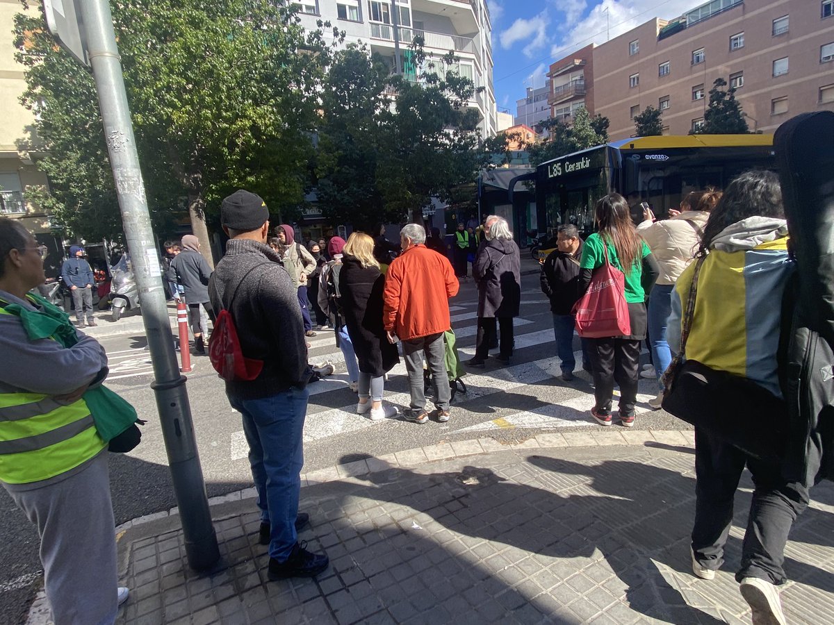 Un amplíssim desplegament d’unitats dels Mossos han iniciat aquest mati el desallotjament del Nabat3 que ha fet de l’antiga fabrica Albert Germans un centre d’activitats comunitàries a la Ciutat.El govern municipal vol privatitzar l’espai amb una concessio a Renfe o a altres.