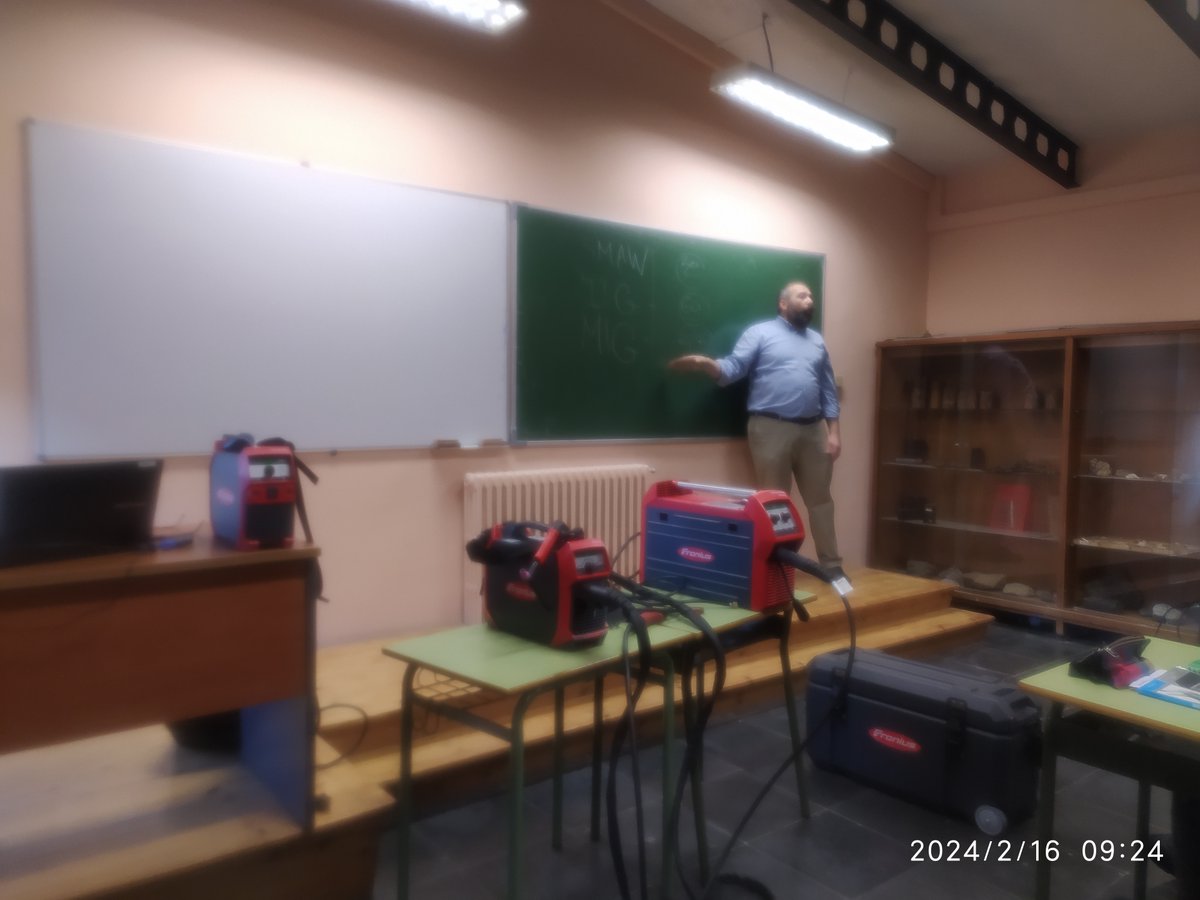 El pasado 1️⃣6️⃣ de febrero, Javier Calo impartió una interesante jornada sobre los modernos equipos de soldadura MAW-TIG-MIG y podremos utilizar durante 20 días los equipos expuestos para poner en practica los conocimientos ⚙

#soldadura #fpaspasia #formacionprofesional