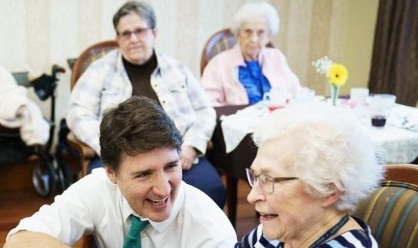 hollyanndoan's tweet image. Cabinet would be better off if it could spend five minutes with each Canadian to explain #carbontax, says PM @JustinTrudeau. He made the remark after being called a tax grabber while touring a seniors club near Sudbury, Ont.
blacklocks.ca/need-5-min-wit…
