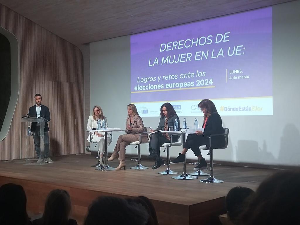 Acudimos al encuentro organizado desde la Oficina del Parlamento Europeo "Derechos de la mujer en la UE:Logros y retos ante las elecciones europeas 2024".En la foto podemos ver a las Eurodiputadas miembros de la Comisión de Derechos de la Mujer e Igualdad de Género (FEMM).#mujer